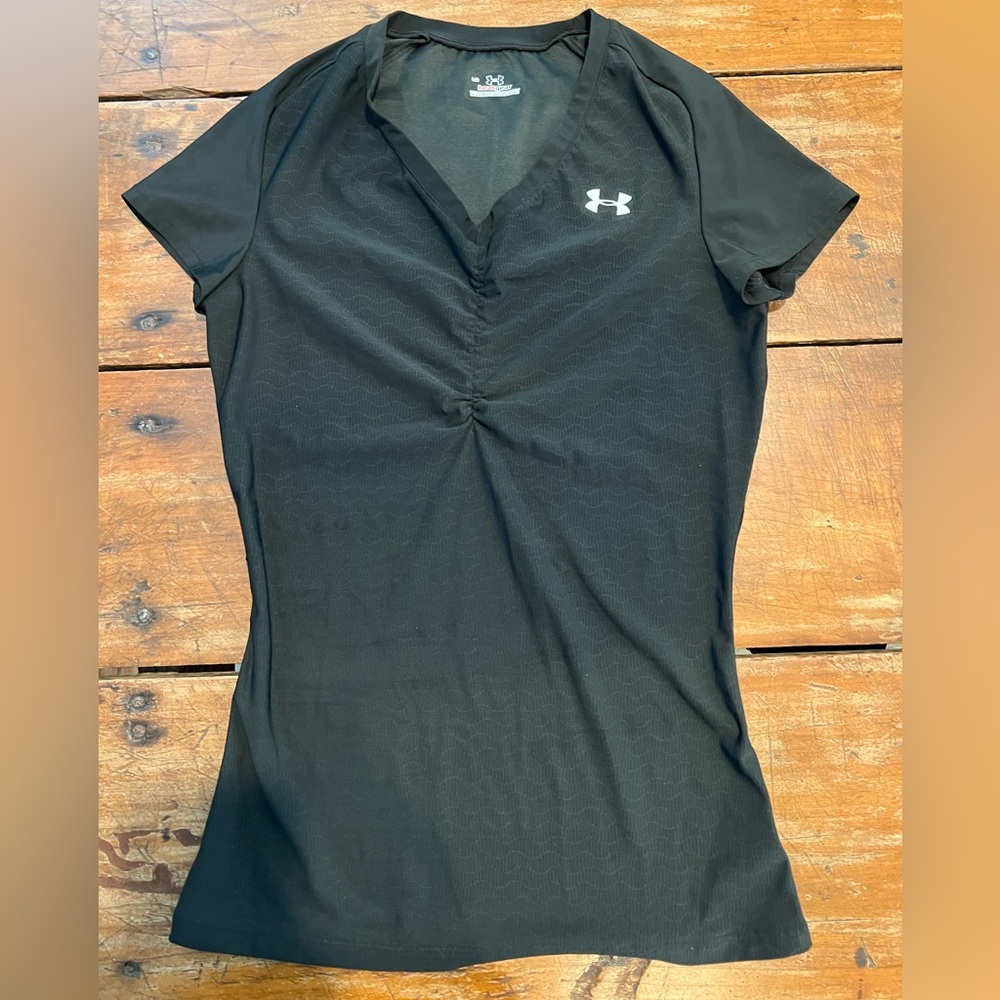 Under Armour Women's Black V-Neck Short Sleeve Tee - Size Large